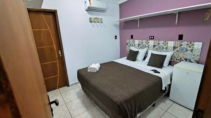 Quarto Casal Econômico no Hotel Pousada Iracemar, Praia da Enseada, Guarujá