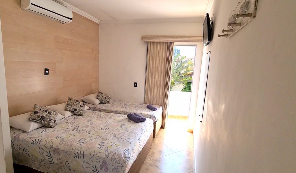 Suíte Triplo Superior Máster -com Varanda Vista piscina