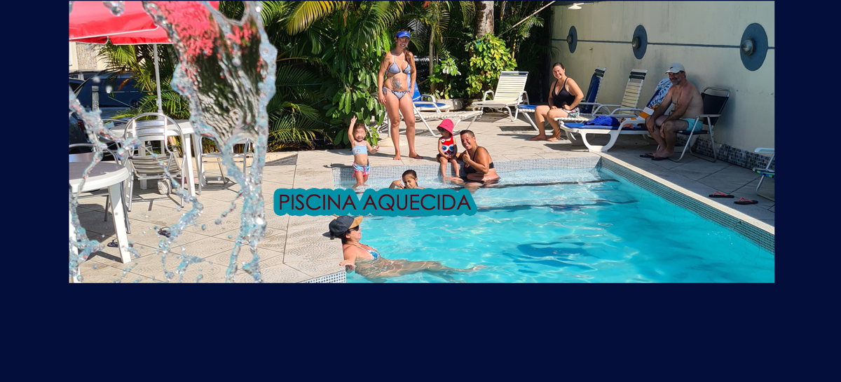 hospedes relaxando-se na piscina aquecida, ao sol